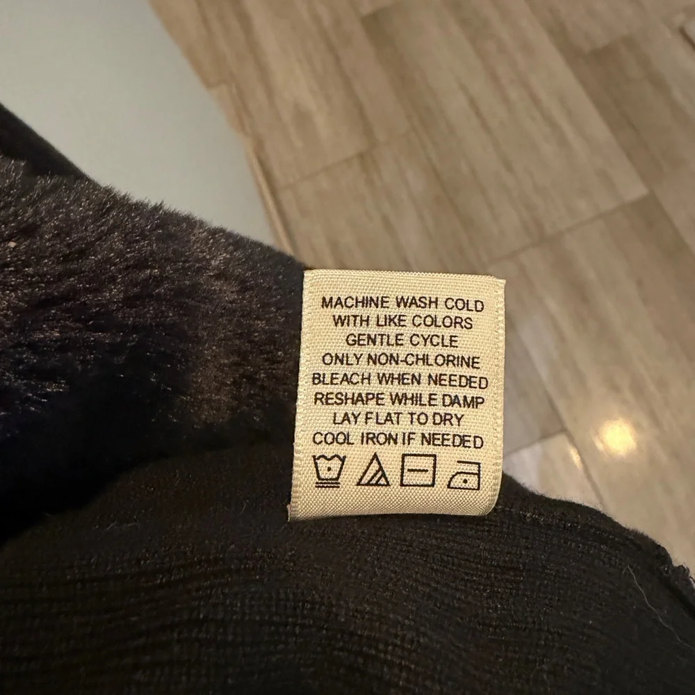 Black Faux Fur Women's Jacket - Picture 6 of 6